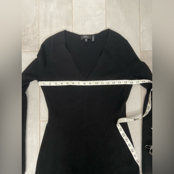 Theory V Neck Sweater 100% Cashmere Black Long Bell Sleeve Dress Size Medium - Picture 7 of 8